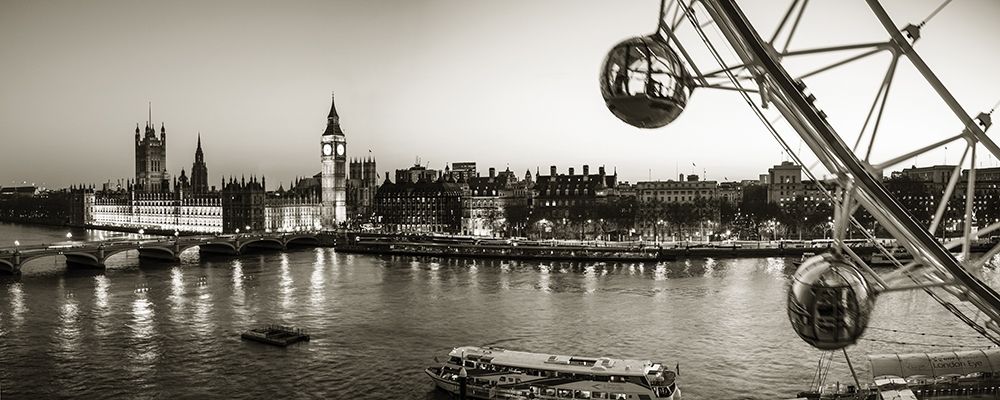 Art Print: Eyes Over Thames