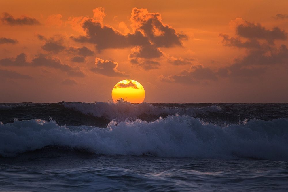 Art Print: Breaking The Horizon