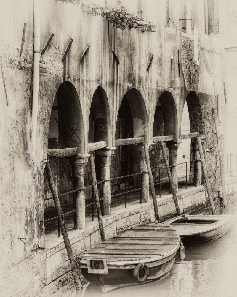 Art Print: Hanging Laundry Sepia