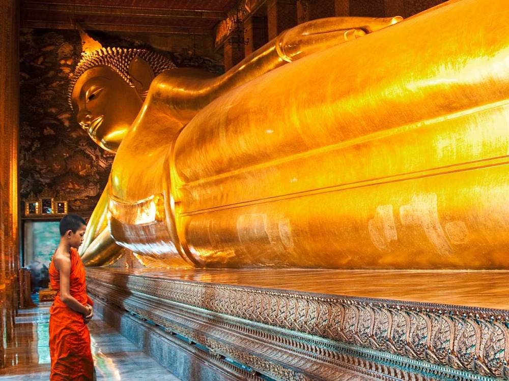 Art Print: Praying the reclined Buddha, Wat Pho, Bangkok, Thailand