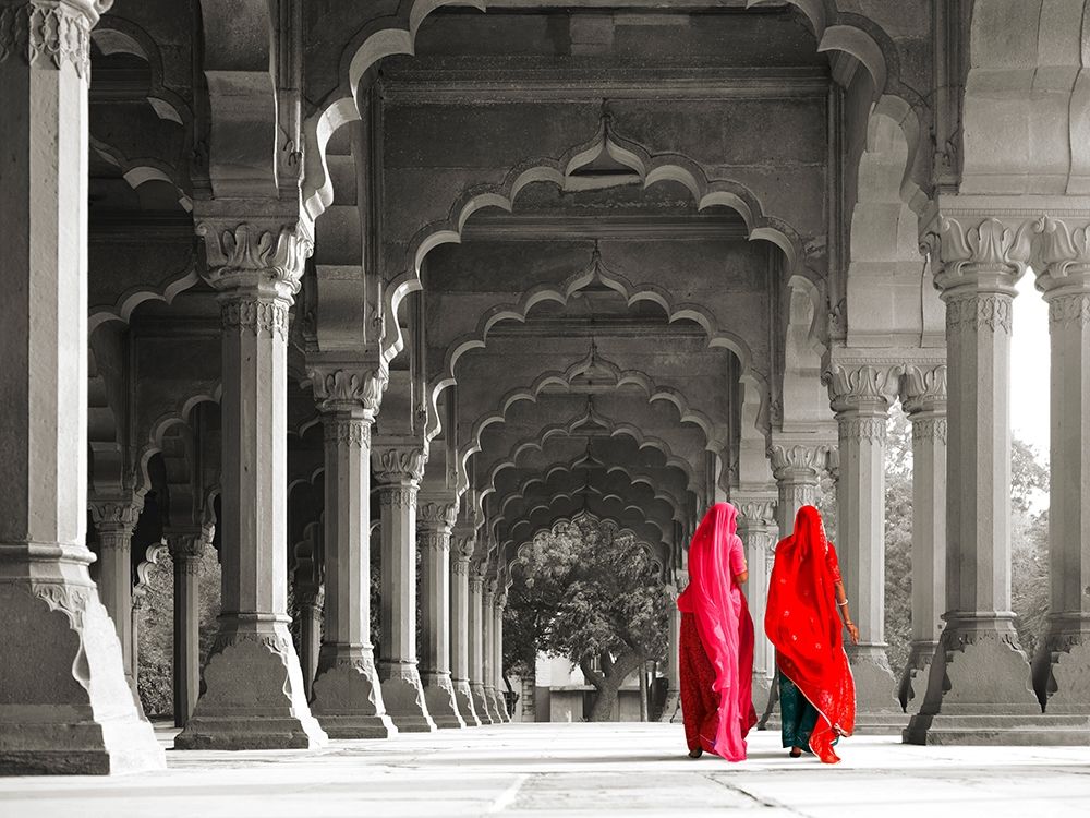 Art Print: Women in traditional dress, India (BW)