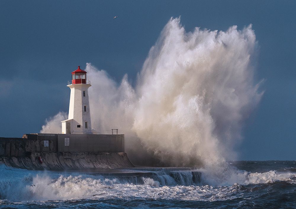 Art Print: Lighthouse in raging Sea