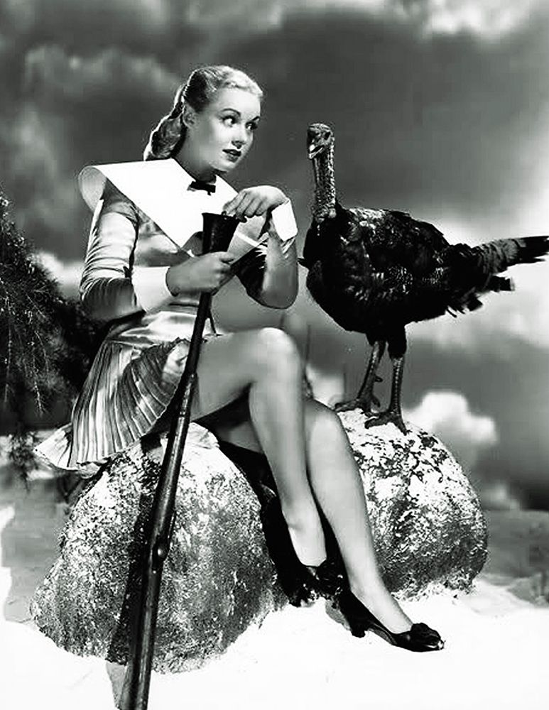 Art Print: Doris Day with a Thanksgiving Turkey