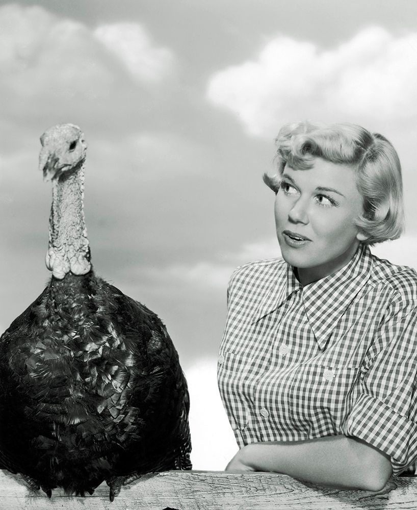 Art Print: Doris Day with a Thanksgiving Turkey