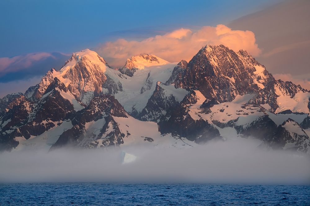 Art Print: Antarctica-South Georgia Island-Coopers Bay Iceberg and mountains at sunrise 