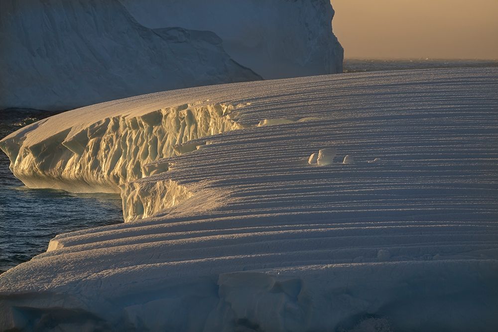 Art Print: Antarctica-South Georgia Island-Coopers Bay Iceberg at sunrise 