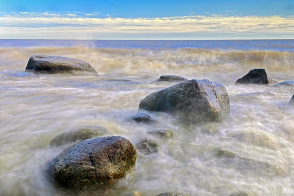Art Print: Canada, Manitoba Waves crashing on Lake Winnipeg