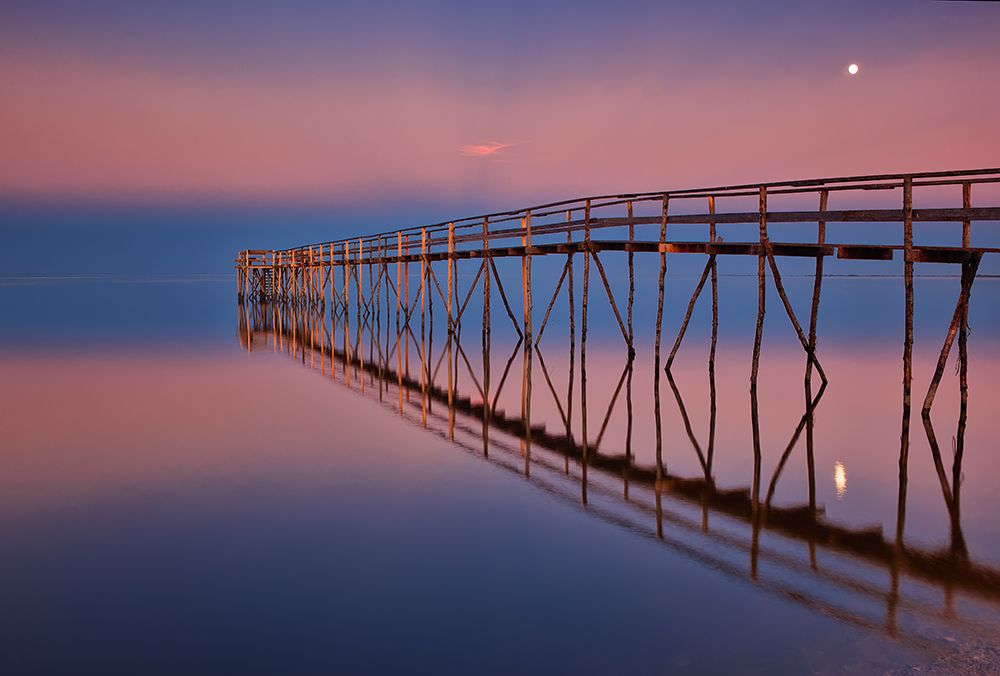 Art Print: Canada-Manitoba-Matlock Pier on Lake Winnipeg at dusk with moon