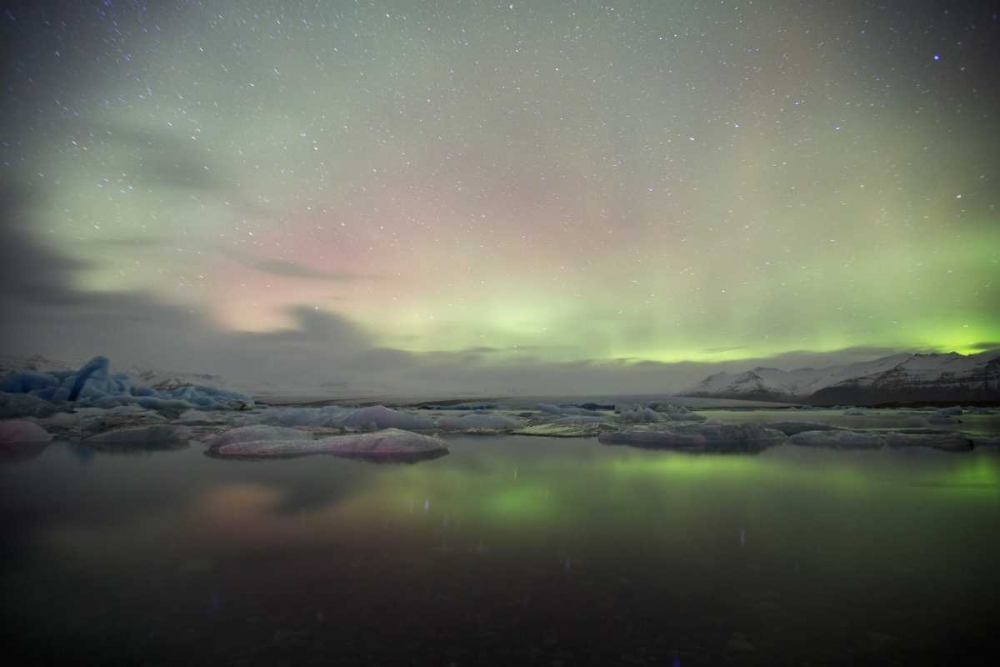 Art Print: Iceland, Jokulsarlon Aurora lights over a lagoon