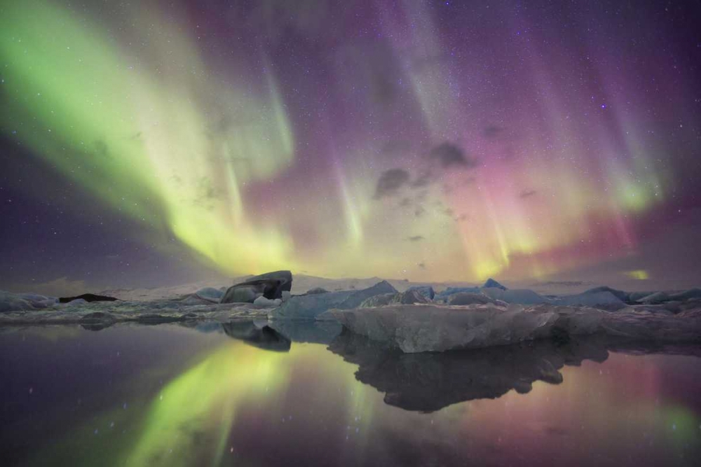 Art Print: Iceland, Jokulsarlon Aurora lights over a lagoon
