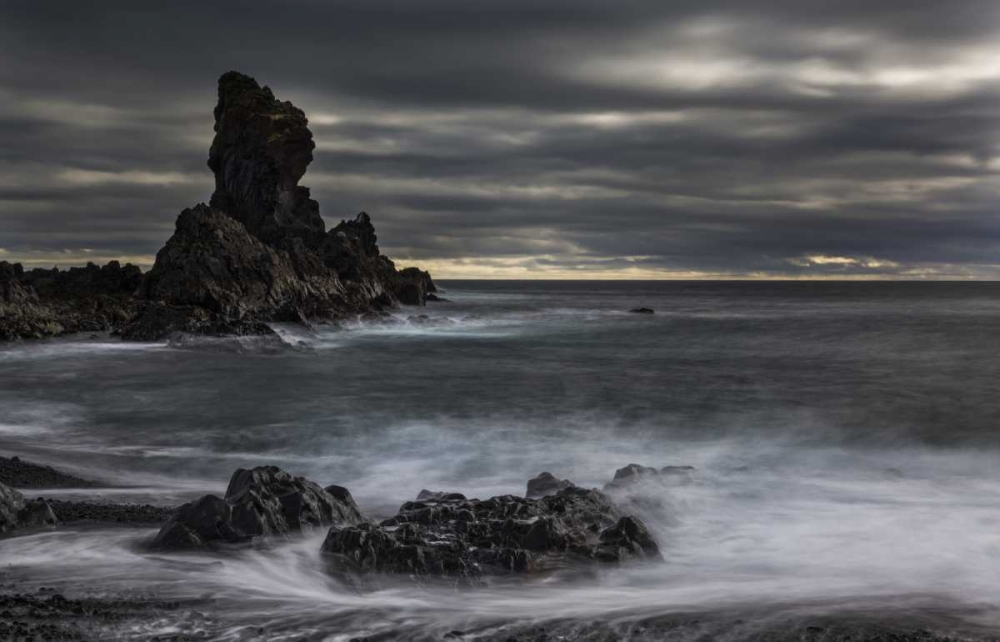 Art Print: Iceland, Dritvik Stormy shoreline scenic