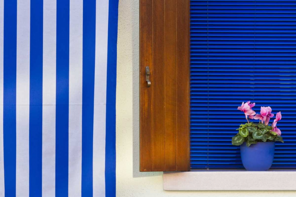 Art Print: Italy, Venice Design contrast on residence