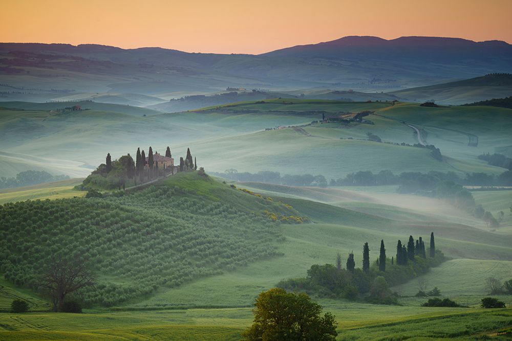Art Print: Europe-Italy-Tuscany-Val d Orcia-Belvedere farmhouse at sunrise