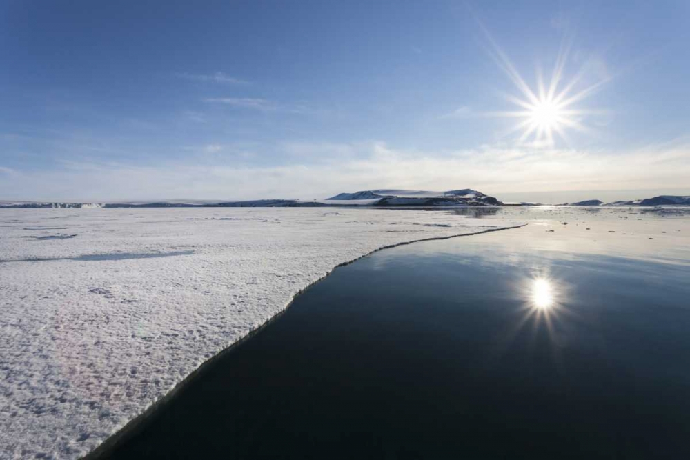 Art Print: Svalbard Sunburst reflected in still water