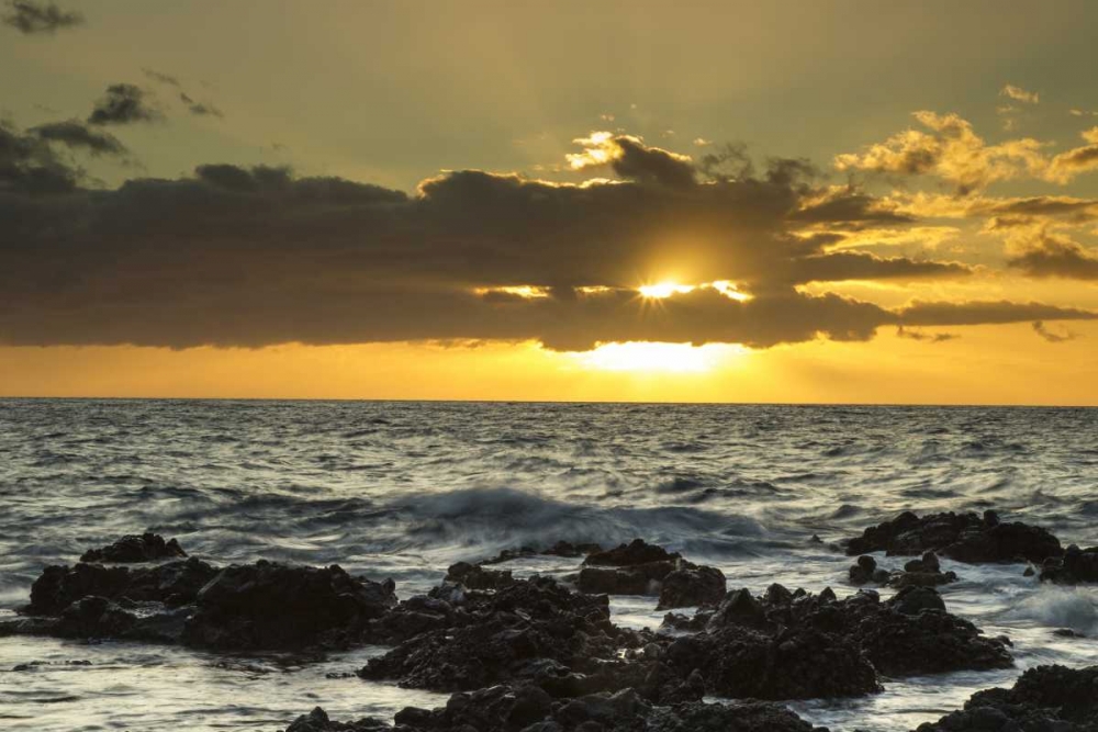 Art Print: USA, Hawaii, Maui, Kihei Scenic of ocean sunset