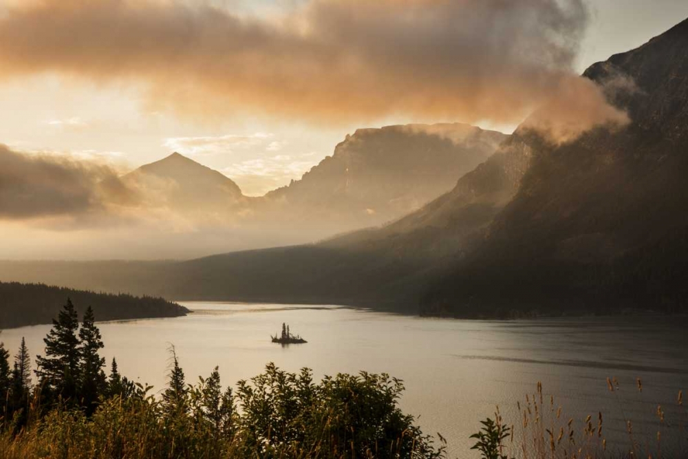 Art Print: MT, Glacier NP Sunrise over St Mary Lake