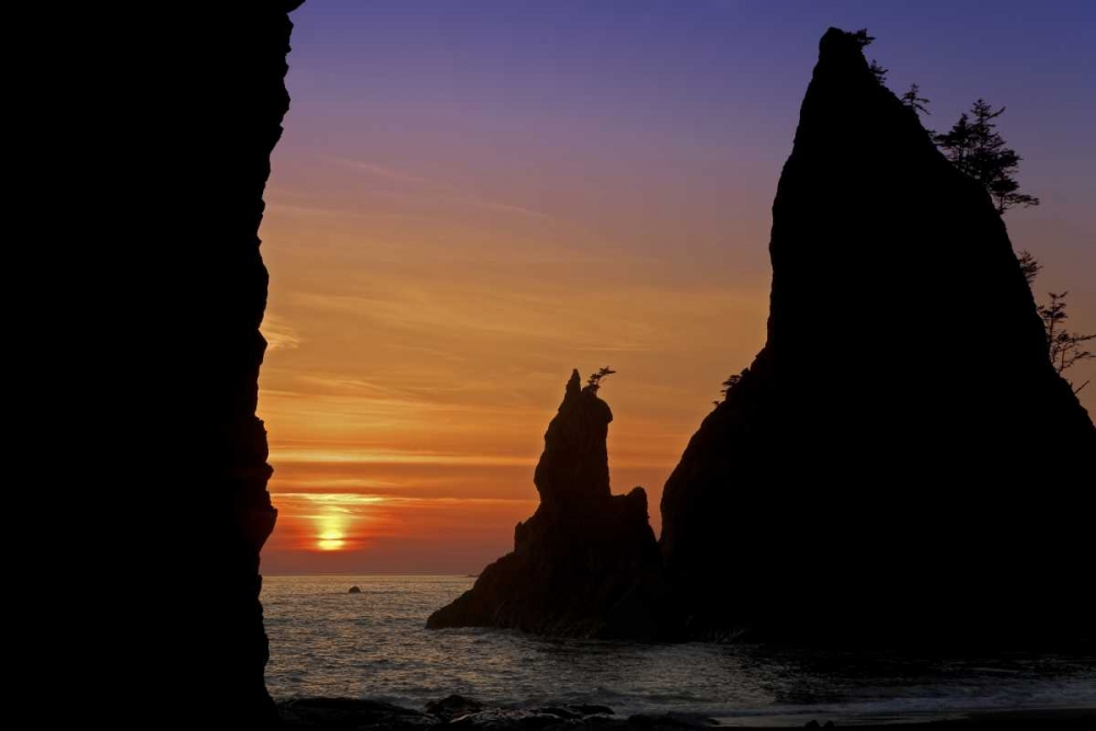 Art Print: WA, Olympic NP Sunset of Rialto Beach seastacks